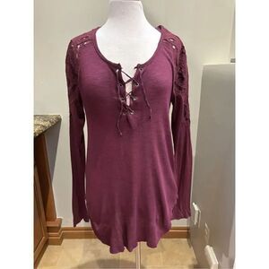 Free People S long sleeve crocheted shoulders lightweight lace front burgundy te